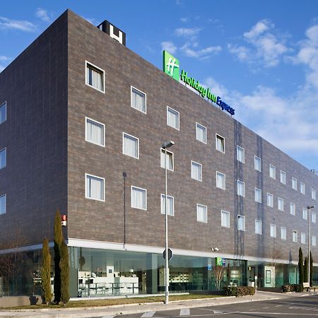 Holiday Inn Express Pamplona By Ihg Mutilva Baja Bagian luar foto