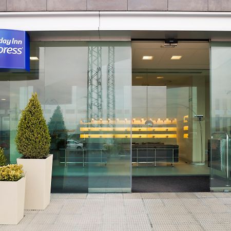 Holiday Inn Express Pamplona By Ihg Mutilva Baja Bagian luar foto