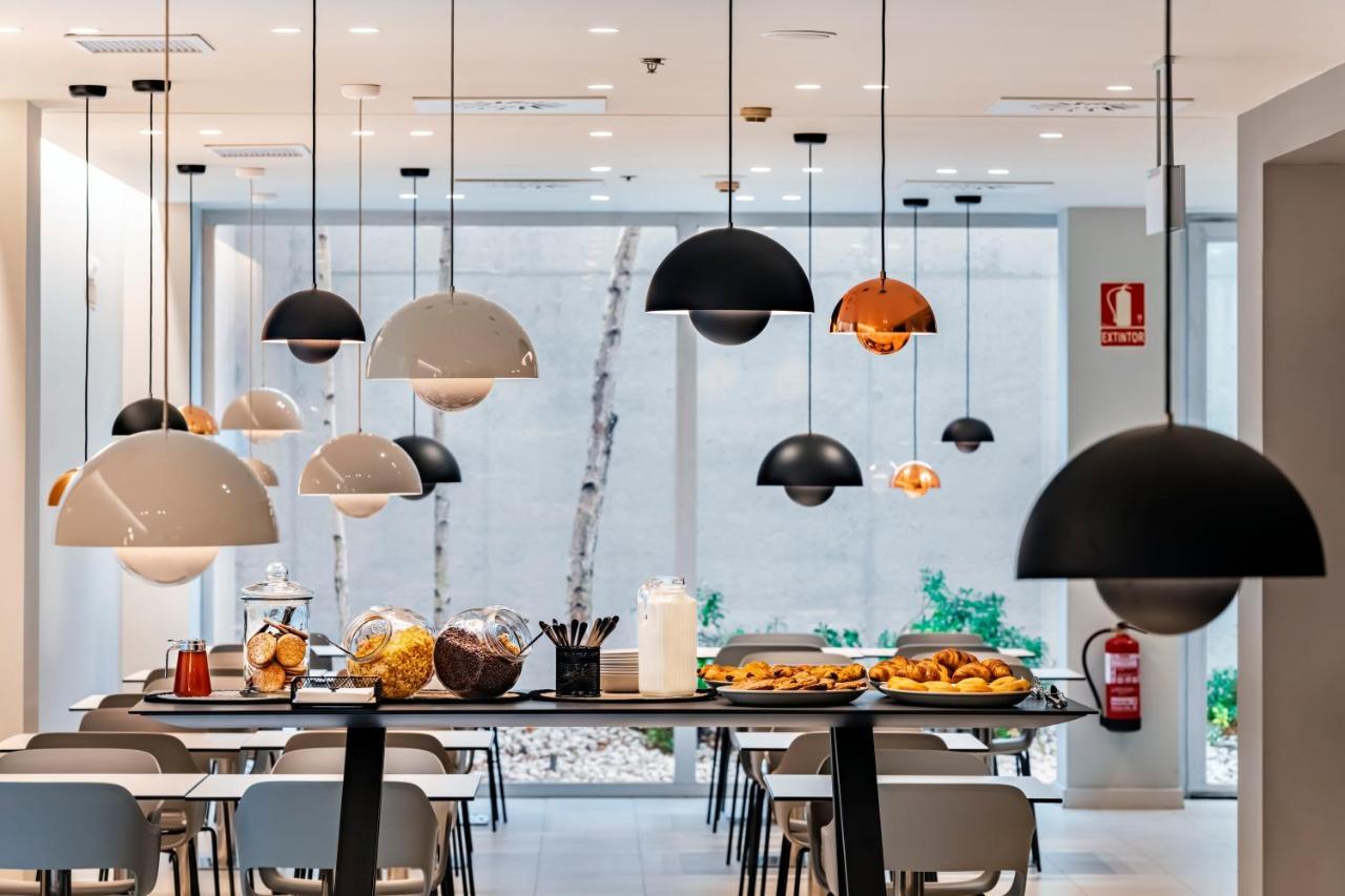 Holiday Inn Express Pamplona By Ihg Mutilva Baja Bagian luar foto