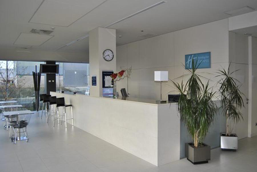 Holiday Inn Express Pamplona By Ihg Mutilva Baja Restoran foto